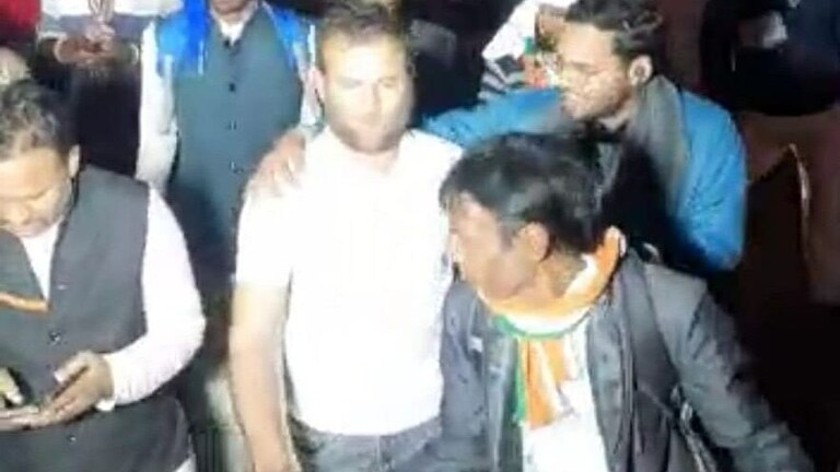 UP में भारत जोड़ो यात्रा में नजर आए ‘दो-दो राहुल’! पास जाएंगे तो समझ आएगा माजरा, देखें UP Tak