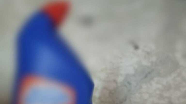 आगरा: युवती की स्कूटी का रास्ता रोक अचानक सिरफिरे ने फेंक दिया टॉयलेट क्लीनर, फिर ये हुआ UP Tak