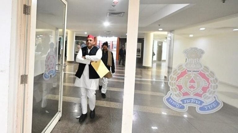 लखनऊ पुलिस ने सपा नेता मनीष जगन को किया अरेस्ट, पार्टी चीफ अखिलेश पहुंचे पुलिस मुख्यालय UP Tak