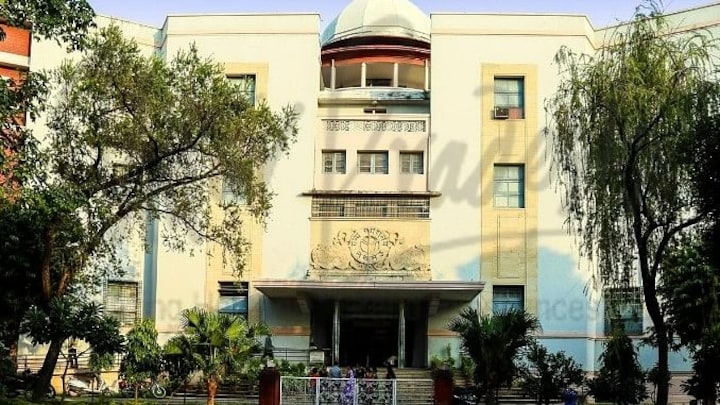 लखनऊ: भीषण ठंड से कांपे चिड़ियाघर के जानवर! अब हीटर और कंबल से मिलेगी राहत, जानें UP Tak