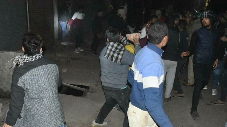 अलीगढ़: मांस की दुकान पर हुई कहासुनी, बाद में बनी 2 समुदायों के सदस्यों के बीच झड़प की वजह UP Tak