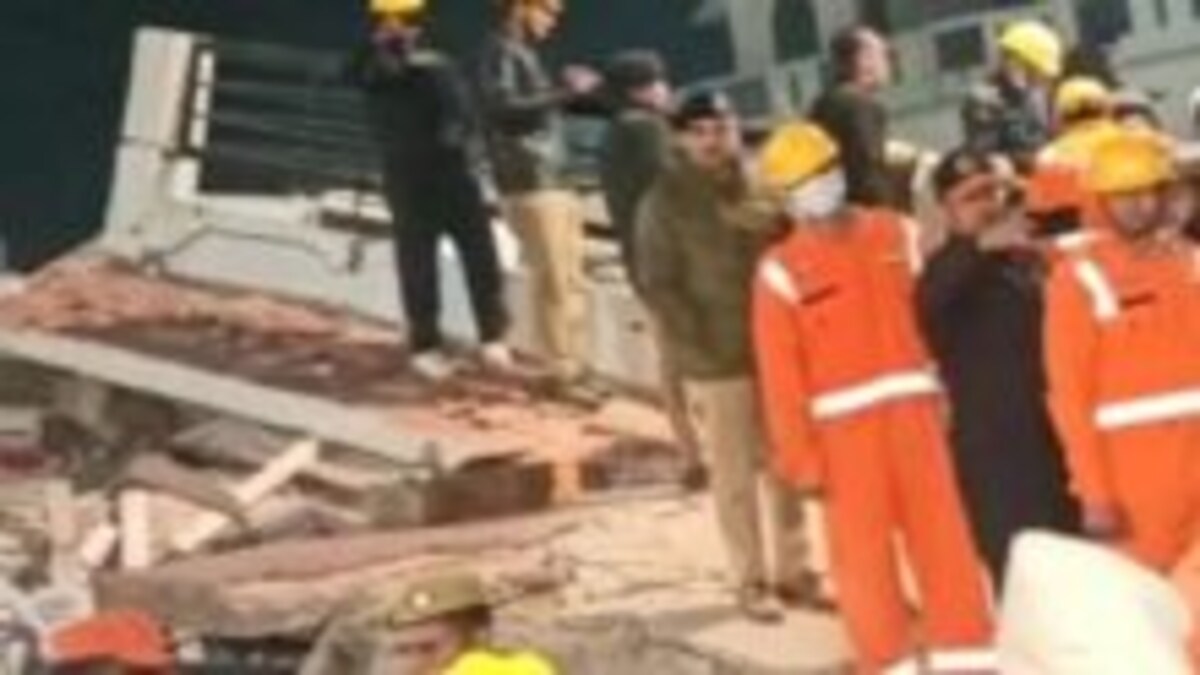 लखनऊ इमारत हादसा: मलबे को ड्रिल कर नीचे फंसे लोगों को पहुंचाई जा रही ऑक्सीजन, देखें UP Tak