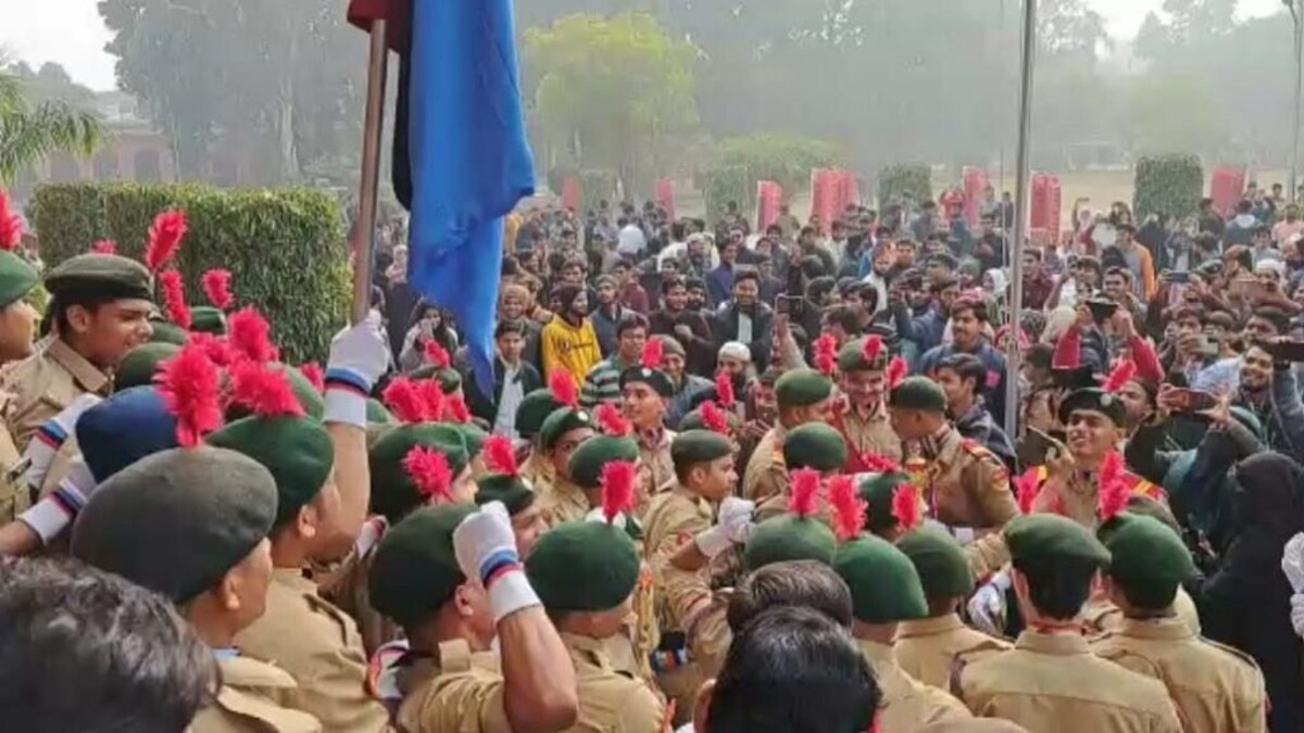 अलीगढ़: AMU में गणतंत्र दिवस के मौके पर अल्लाह हू अकबर के नारे? दिए गए जांच के आदेश UP Tak