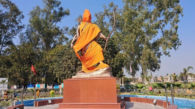 लखनऊ एयरपोर्ट के बाहर लगी लक्ष्मण की मूर्ति, इन्वेस्टर समिट से पहले हो सकता है अनावरण UP Tak