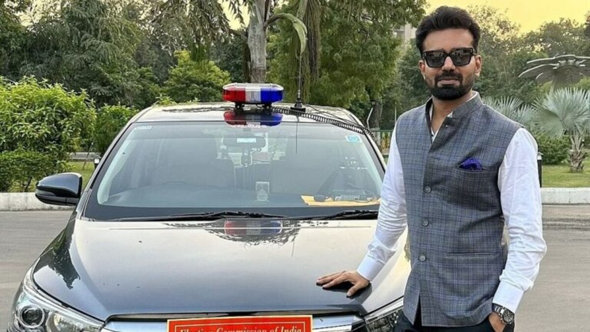 योगी सरकार ने IAS अभिषेक सिंह को किया सस्पेंड, बिना बताए छुट्टी पर थे, जानें मामला UP Tak