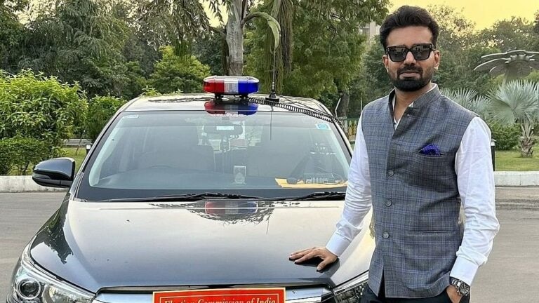 योगी सरकार ने IAS अभिषेक सिंह को किया सस्पेंड, बिना बताए छुट्टी पर थे, जानें मामला UP Tak