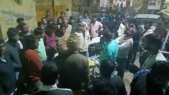 सुलतानपुर: बाइक पर अपनी शादी का कार्ड बांटने जा रहा था युवक, ट्रक ने रौंद दिया, 2 की मौत UP Tak