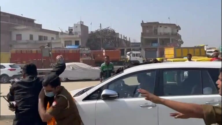 रामचरितमानस विवाद: सपा नेता स्वामी प्रसाद मौर्य को दिखाए काले झंडे, स्याही भी फेंकी गई UP Tak