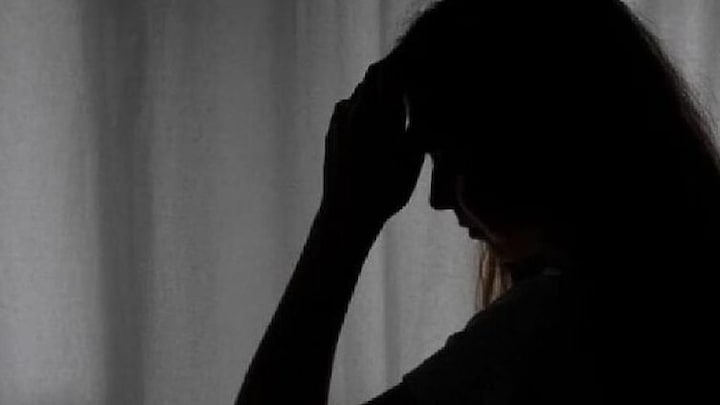 बांदा: पति WhatsApp पर भेजता है अश्लील मैसेज और करता है छेड़छाड़, शिकायत लेकर पत्नी पहुंची थाने UP Tak