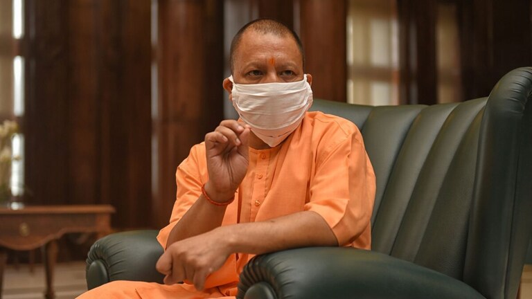 ‘यूपी सरकार आपके द्वार’ अभियान पर मंडलों से लौटकर मंत्रियों ने सौंपी अपनी रिपोर्ट UP Tak