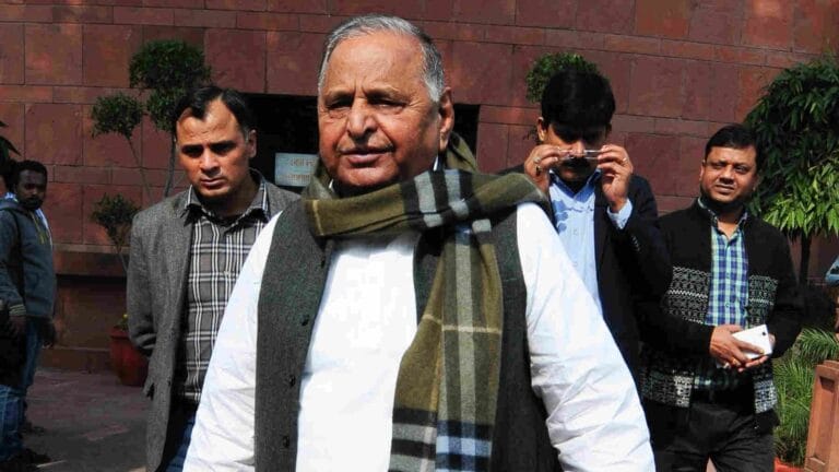 नेताजी मुलायम सिंह यादव की पहली पुण्यतिथि आज, सैफई में जुटेगा पूरा यादव परिवार Mulayam Singh Yadav