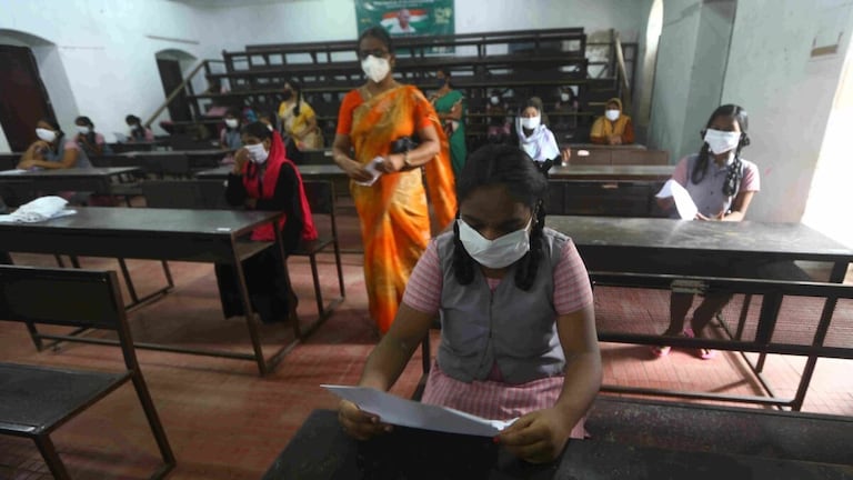 UP Board Results: प्रशासन के सख्त पहरे में चेक होंगी कॉपियां, जानें कब तक आएगा रिजल्ट UP Tak