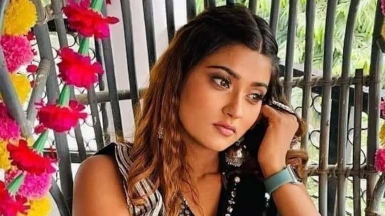 पुलिस को आकांक्षा दुबे के मोबाइल में मिले कुछ वीडियो! आखिर क्या है उनमें, यहां जानिए UP Tak