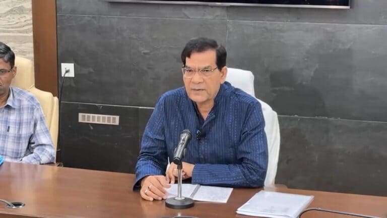 आज शाम 6 बजे तक काम पर नहीं लौटने पर संविदा कर्मी होंगे बर्खास्त: मंत्री एके शर्मा UP Tak