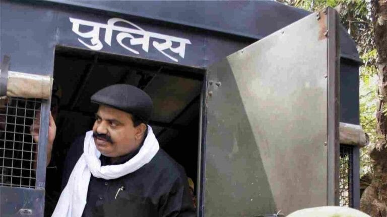 उमेश पाल हत्याकांड: ताबड़तोड़ एक्शन देख सहमा अतीक, SC में लगाई याचिका, बोला- जान को खतरा अतीक अहमद
