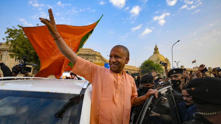 UP Nikay Chunav Results: बीजेपी की बंपर जीत पर CM योगी की पहली प्रतिक्रिया आई सामने, जानें क्या बोले सीएम योगी आदित्यनाथ