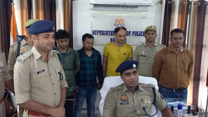 सावधान! फिंगर प्रिंट का क्लोन बनाकर खाते से पैसे उड़ा रहे साइबर ठग, भदोही में हुआ भांडाफोड़ UP Tak