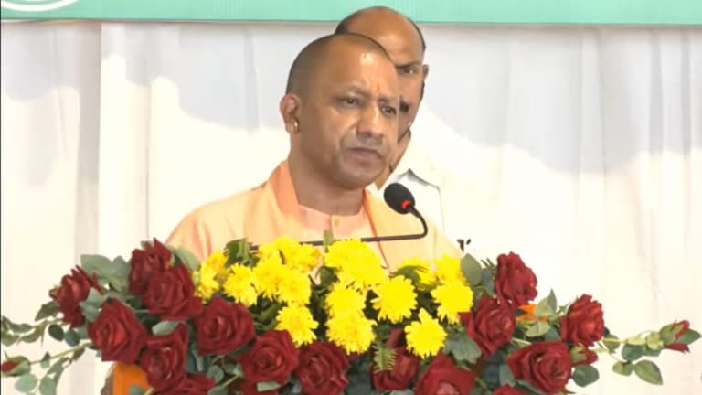 वैश्विक मंच पर देश को बदनाम करने में जुटे लोग भारत की लोकप्रियता देखना नहीं चाहते: CM योगी UP Tak