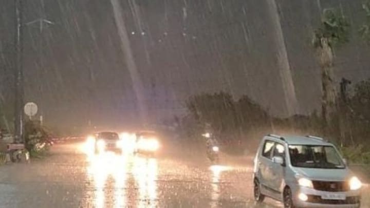 बूंदाबांदी नहीं यूपी में होने जा रही है झमाझम बारिश, जानिए अगले पांच दिनों तक कैसा रहेगा मौसम UP के इन इलाकों में आज होगी तेज और हल्की बारिश, IMD ने जारी की सूची
