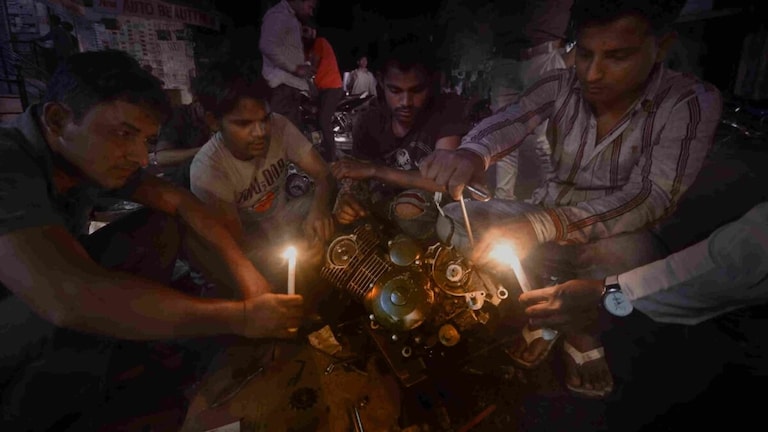 UP: विद्युत कर्मियों का दावा- हड़ताल से बिजली आपूर्ति पर व्यापक असर, CM योगी से हुई ये मांग UPTak
