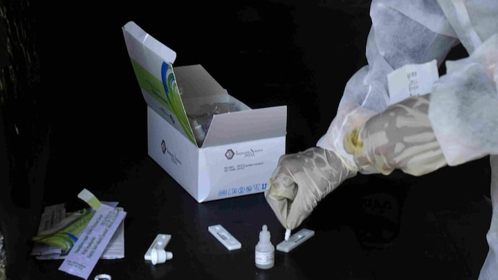 लखीमपुर खीरी: एक ही स्कूल की 39 छात्राएं कोरोना वायरस से संक्रमित , मचा हड़कंप UP Tak