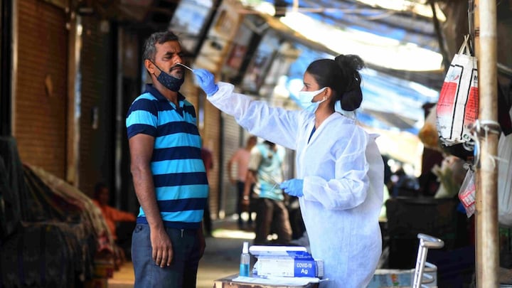 UP में क्या फिर पैर पसार रहा कोविड! नोएडा-गाजियाबाद में सबसे ज्यादा केस, जानिए सूबे का हाल UP में क्या फिर पैर पसार रहा कोविड! नोएडा-गाजियाबाद में सबसे ज्यादा केस, जानिए सूबे का हाल