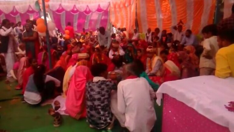 फतेहपुर: मंडप में बैठी दुल्हन को प्रेमी लेकर भागा, युवती पकड़ी गई तो करने लगी ये जिद मंडप में बैठी दुल्हन को प्रेमी लेकर भागा, युवती पकड़ी गई तो करने लगी ये जिद