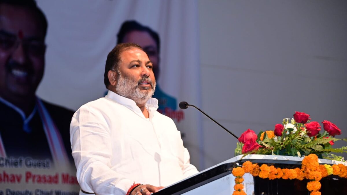 मंत्री दयाशंकर सिंह का दावा- विपक्षी दलों के कई बड़े नेता भाजपा में शामिल होने को तैयार UP Tak
