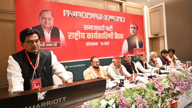 समाजवादी पार्टी की राष्ट्रीय कार्यकारिणी की दो दिवसीय बैठक कोलकाता में शुरू UP Tak