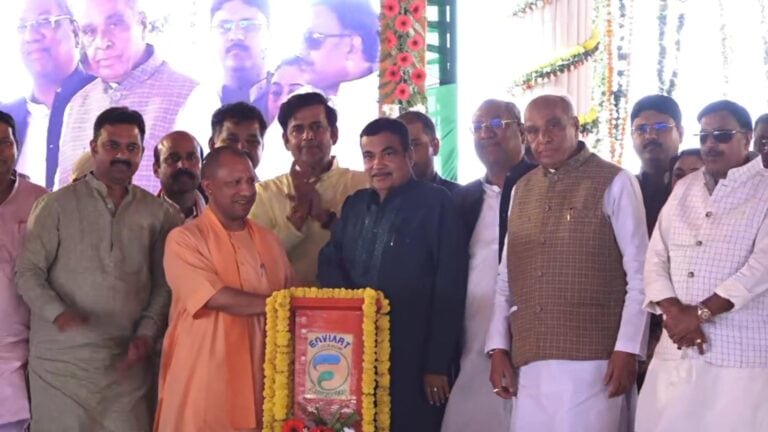 जब भी धरती पर दुर्जनों का अत्याचार बढ़ता है, तो योगी जी जैसे अवतारी पुरुष का जन्म होता है: गडकरी UP Tak