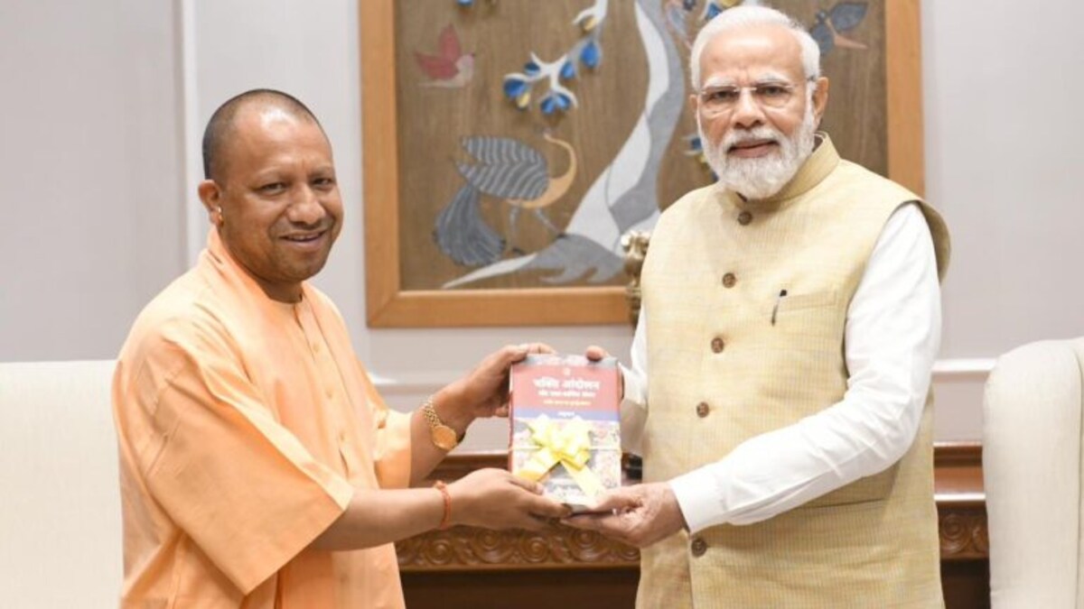 यूपी सीएम योगी आदित्यनाथ ने दिल्ली में प्रधानमंत्री नरेंद्र मोदी से की मुलाकात UP Tak