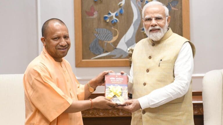 यूपी सीएम योगी आदित्यनाथ ने दिल्ली में प्रधानमंत्री नरेंद्र मोदी से की मुलाकात UP Tak