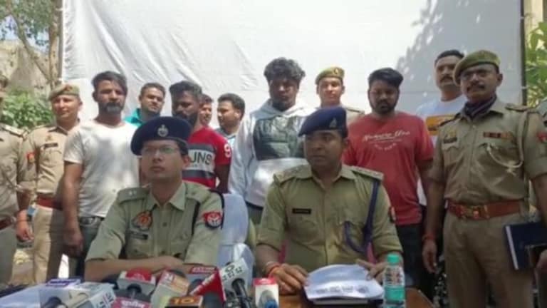 नोएडा: पॉश मार्केट में गाड़ियों का शीशा तोड़कर लैपटॉप और महंगे सामान चोरी करने वाले गैंग का खुलासा, 4 गिरफ्तार UP Tak