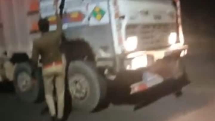 बांदा: ट्रक ड्राइवर से घूस लेता दिखा यूपी पुलिस का सिपाही? वीडियो वायरल, बैठी जांच UP Tak