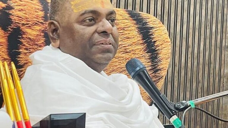 कहानी कानपुर के करौली बाबा की! करोड़ों का साम्राज्य, एक लाख वाला हवन, चमत्कार का दावा भी UPTak
