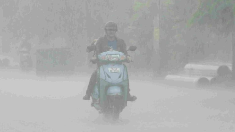 क्या UP में आज भी होगी बारिश? जानिए लखनऊ, गोरखपुर, वाराणसी से लेकर नोएडा तक कैसा रहेगा मौसम UPTak