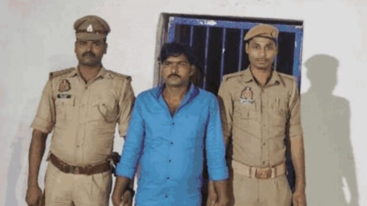 गोरखपुर वाली फ्लाइट के टॉयलेट में छिपकर पी रहा था सिगरेट, ऐसा हुआ कि अब जिंदगी भर पछताएगा गोरखपुर वाली फ्लाइट के टॉयलेट में छिपकर पी रहा था सिगरेट, ऐसा हुआ कि अब जिंदगी भर पछताएगा