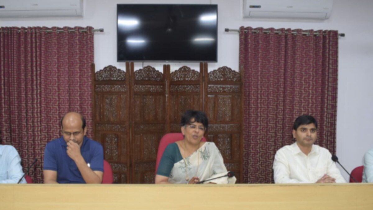 यूपी के इस रेलवे स्टेशन पर जल्द मिलेगी ईवी चार्जिंग की सुविधाएं, मिलेंगी ये सेवाएं UP Tak