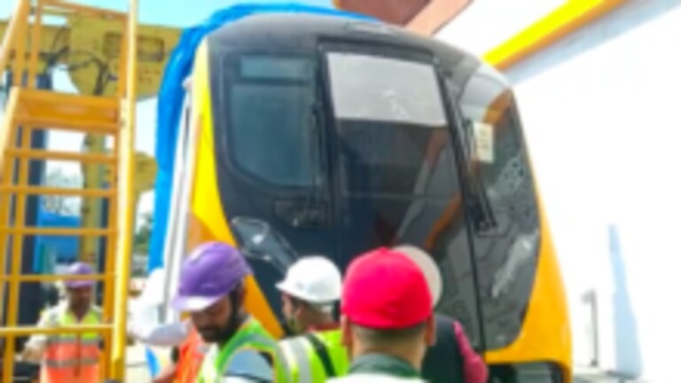 Agra Metro: आगरा पहुंची मेट्रो ट्रेन, एक नहीं कई हैं इसकी खासियत! जानिए कब पटरी पर दौड़ेगी UpTak