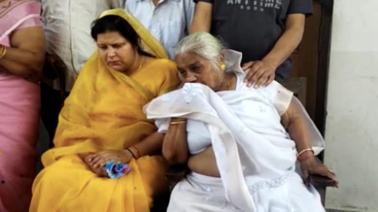 उमेश पाल की पत्नी जया को सता रहा डर कि यूपी में दोहराई जाएगी फिर वही पुरानी कहानी UP Tak