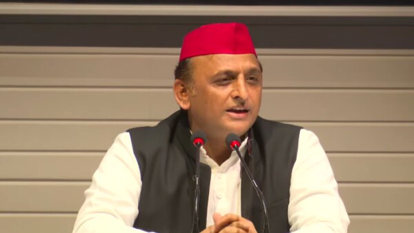 UP Political News: स्वार-छानबे उपचुनाव में धांधली का आरोप लगा सपा ने चुनाव आयोग से की शिकायत अखिलेश यादव