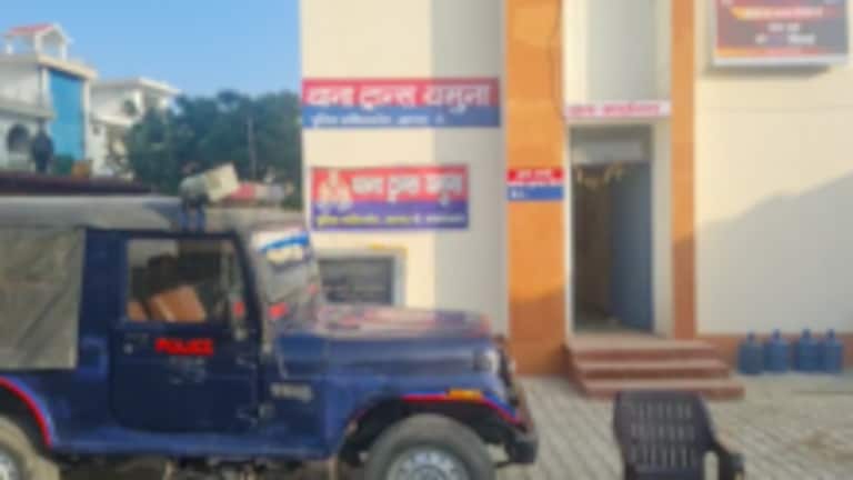 ‘2-3 किलो बकरा बनवा दो, एक बोतल ले आओ’, आगरा में सिपाही और युवक की बातचीत का ऑडियो वायरल UP Tak