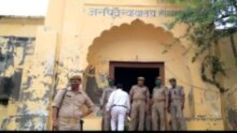 हाथरस कांड: कोर्ट ने एक को माना दोषी, सुनाई उम्रकैद की सजा, बाकी तीन आरोपियों को किया रिहा हाथरस कांड
