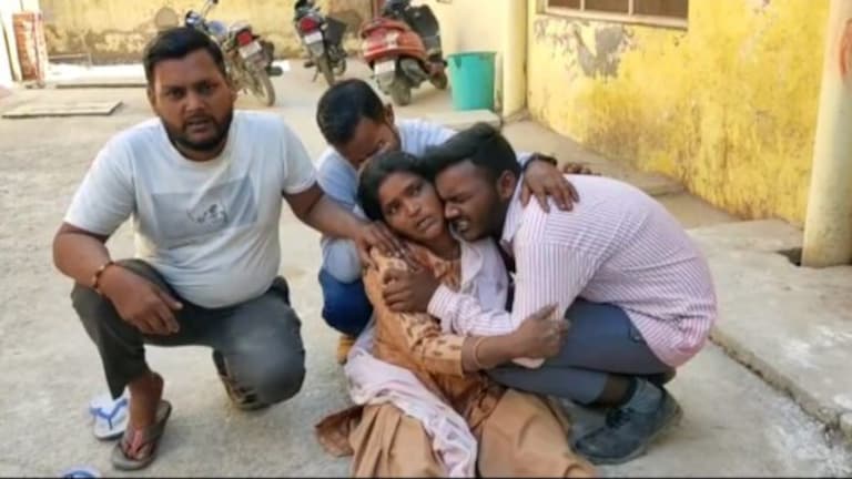 बरेली: फीस जमा न होने पर परीक्षा से रोका! 9वीं की छात्रा ने तोड़ ली जिंदगी की डोर, मचा कोहराम UP Tak