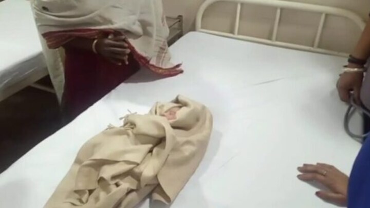 मेरठ: डंपिंग ग्राउंड में पड़े बैग से आई रोने की आवाज, खोल कर देखा तो मिली नवजात मासूम UP Tak