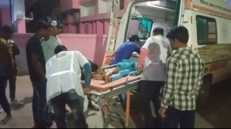 फतेहपुर: 2 माह की मासूम समेत बाइक पर सवार थे 6 लोग, ट्रक ने मार दी टक्कर, जानें फिर क्या हुआ UP Tak