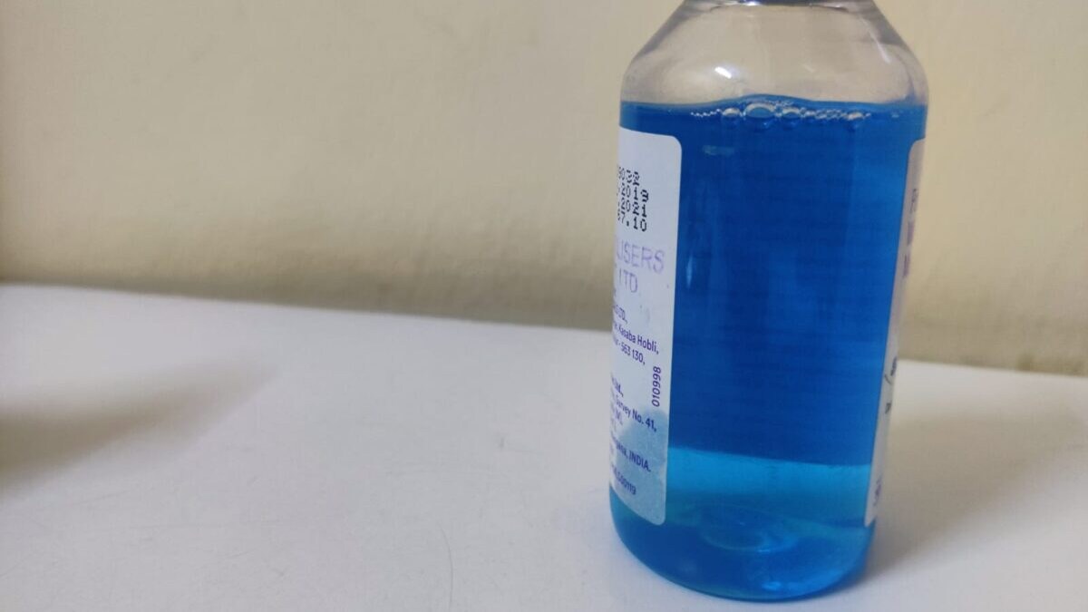 नोएडा: कफ सिरप मामले में कंपनी का लाइसेंस रद्द करने की प्रक्रिया शुरू, कंपनी के मालिक फरार नोएडा: कफ सिरप मामले में कंपनी का लाइसेंस रद्द करने की प्रक्रिया शुरू, कंपनी के मालिक फरार