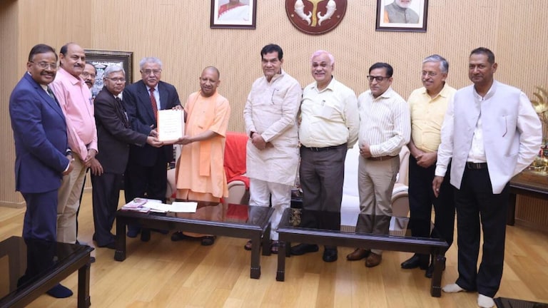 यूपी निकाय चुनाव: ओबीसी आयोग ने सर्वे पूरा किया, सीएम योगी आदित्यनाथ को सौंपी अपनी रिपोर्ट UP Tak