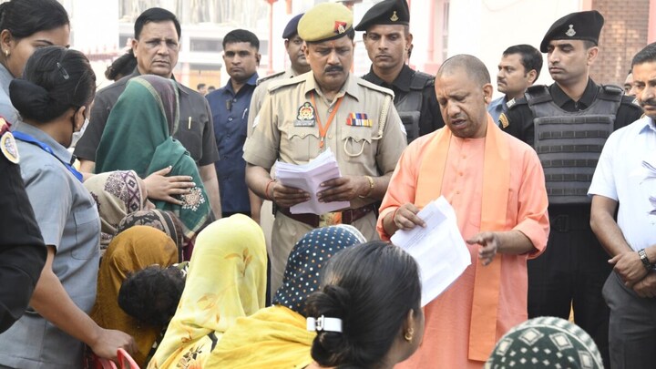 गोरखपुर: सीएम योगी आदित्यनाथ बोले- ‘मत घबराइए, आपके साथ मैं हूं ना’, पर क्यों, जानें UP Tak