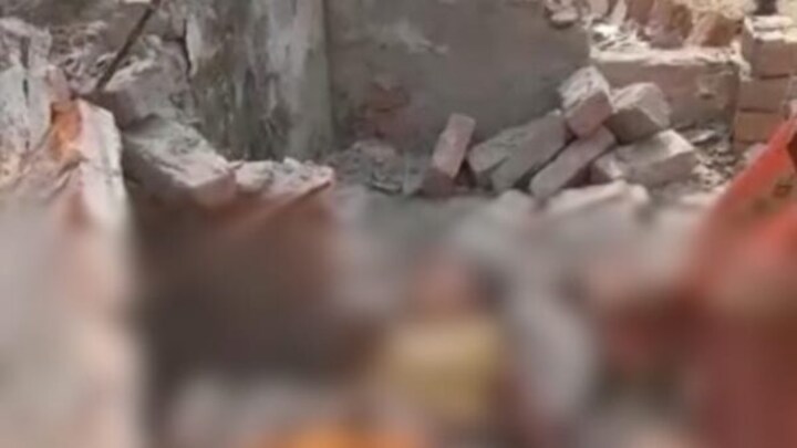 लखीमपुर खीरी: भ्रष्टाचार की भेंट चढ़ी जान, स्वच्छ भारत मिशन से बना शौचालय गिरा, मासूम की मौत सरकारी शौचाल अचानक ढह जाने से 5 साल के मासूम की हुई मौत